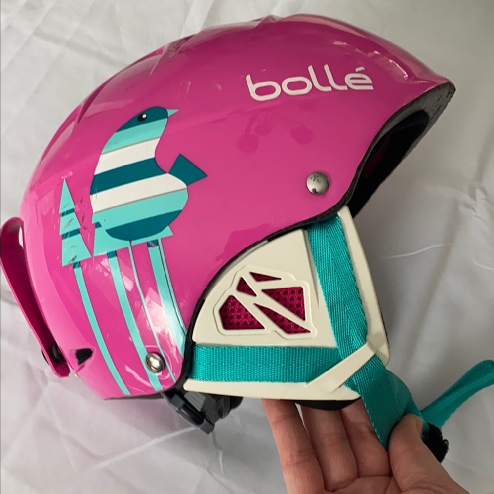 Girls Pink ski/snowboard helmet.